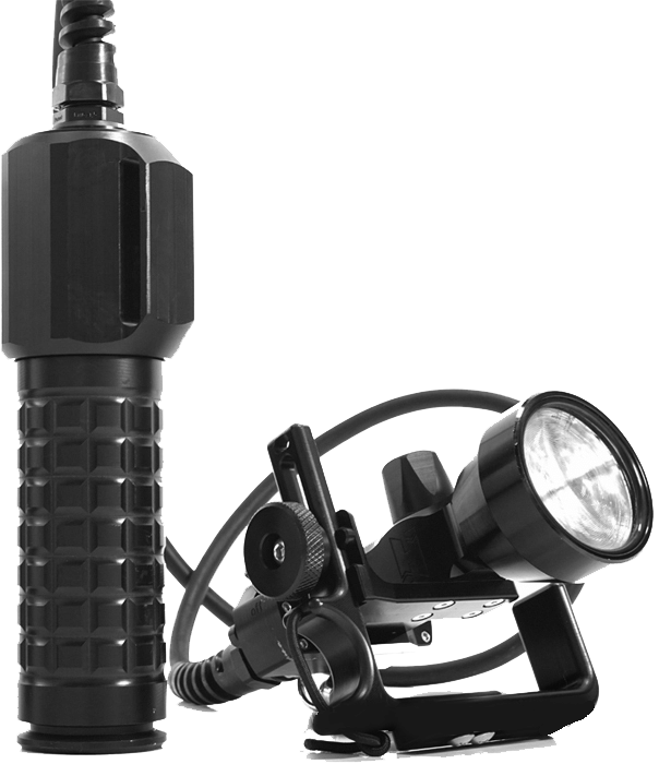 Does the Halcyon focus and flare dive light come with the charging unit